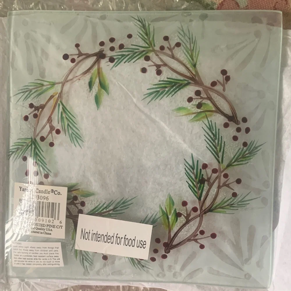 Yankee Candle Square Holiday Wreath Glass Plate with Green and Red Accents - NEW